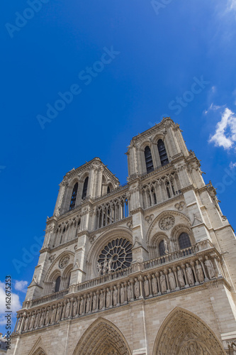 Cathedrale Notre Dame de Paris © BGStock72