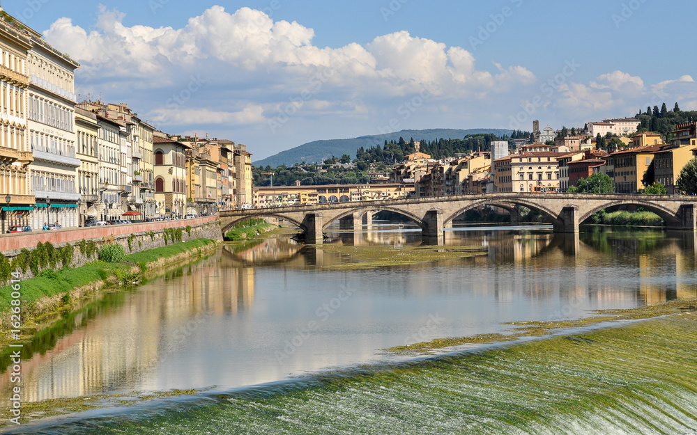 Vista de la ciudad de Florencia, rio Arno