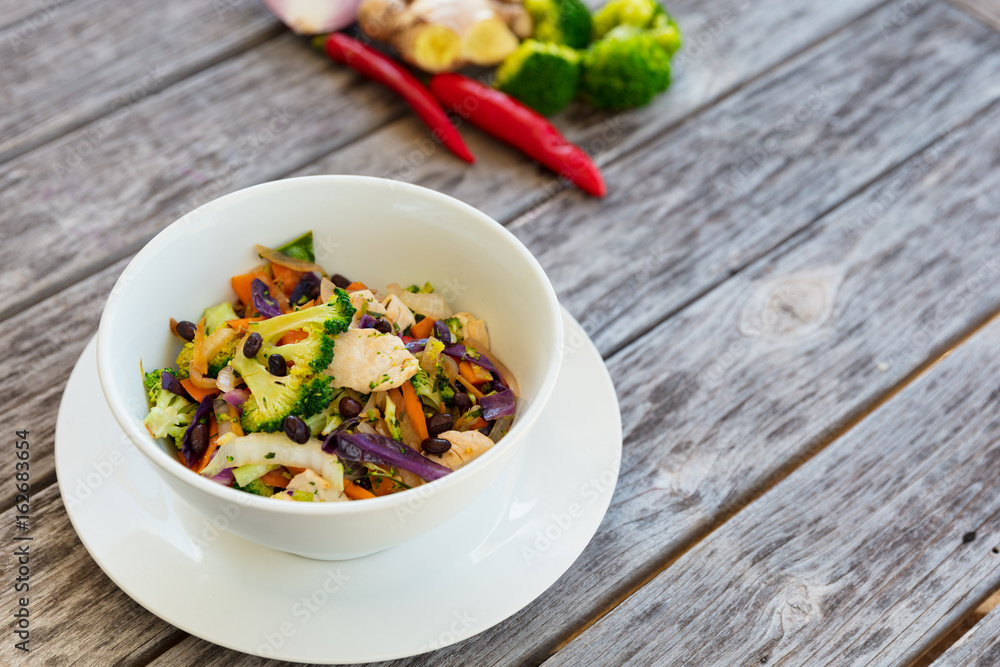 Low fat vegetable and chicken stir fry Low fat vegetable and chicken stir fry