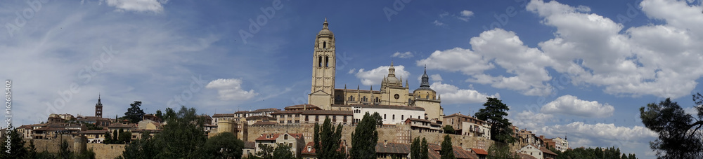 Ciudades medievales de España, Segovia en la comunidad de Castilla y León