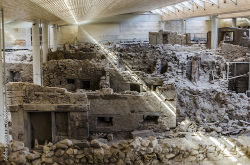 THE GREEK POMPEII, AKROTIRI. (but 1670 years older) photo