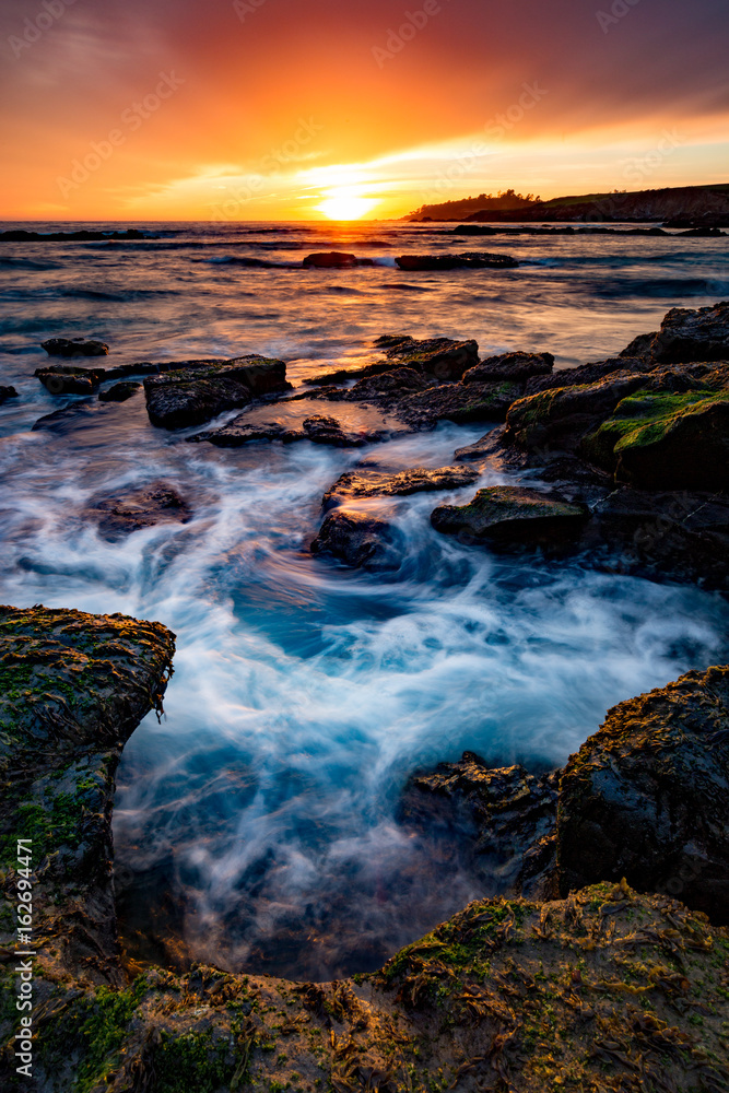 Obraz premium Churning Waves