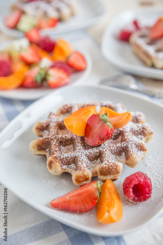 Belgische Waffeln mit Beeren Belgische Waffeln mit Beeren