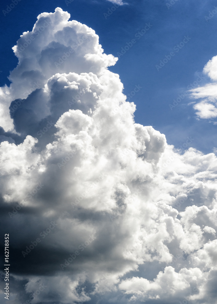 Naklejka premium Clouds