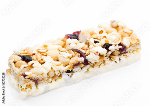 Popcorn protein cereal energy bar with cranberries