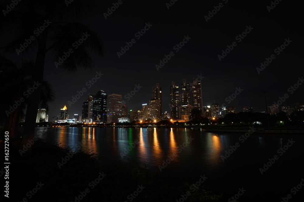 Fototapeta premium Cityscape of Benjakiti Park in Bangkok, Thailand