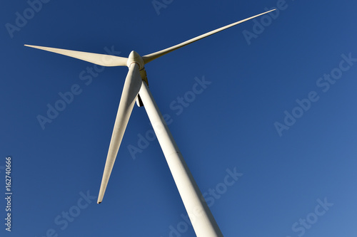 Wind turbine © yakub88