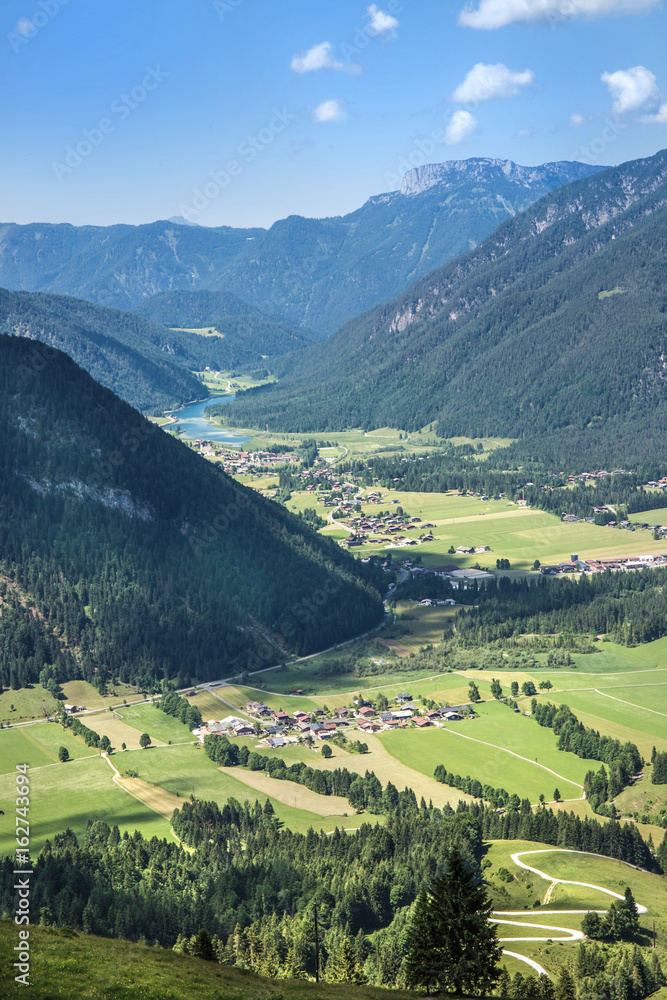das Pillerseetal in den Tiroler Alpen ( Österreich )