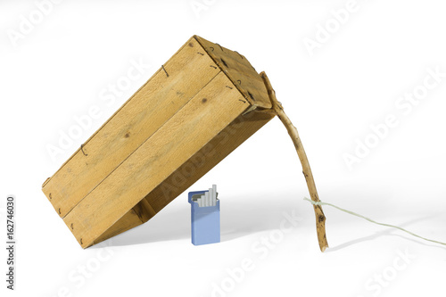 Cigarette pack under box trap