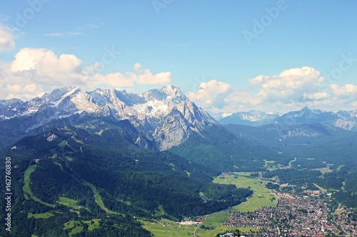 Alpenpanorama mit Zugspitze bei Garmisch-Partenkirchen