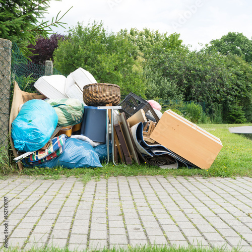 Tableau sur toile bulky waste / Pile of bulky waste
