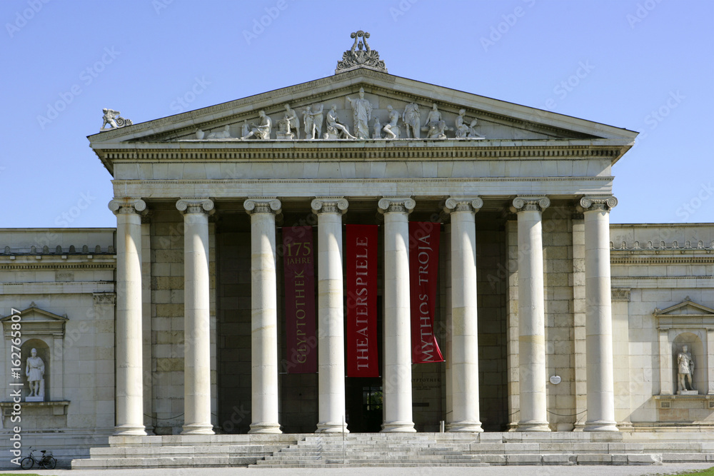 Obraz premium Koenigsplatz square in Munich, Bavaria