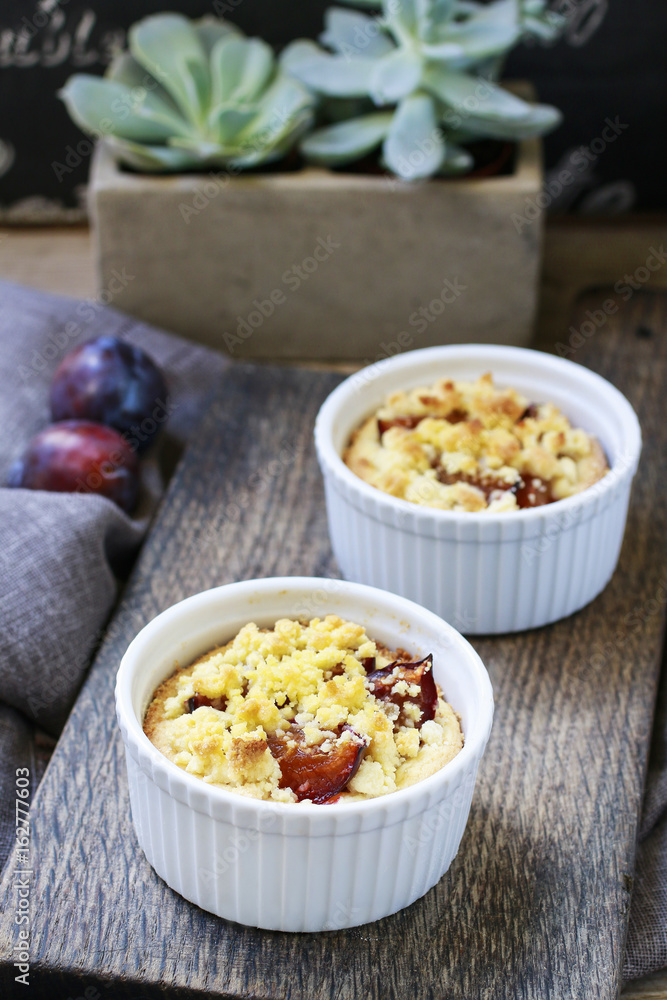 Crumble plum pie Crumble plum pie