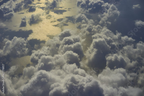 Tranquility over the clouds / Cloudscape in the heavens above © marako85