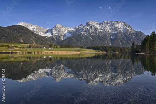 Fototapeta Naklejka Na Ścianę i Meble -  Karwendel mit Spiegelung 