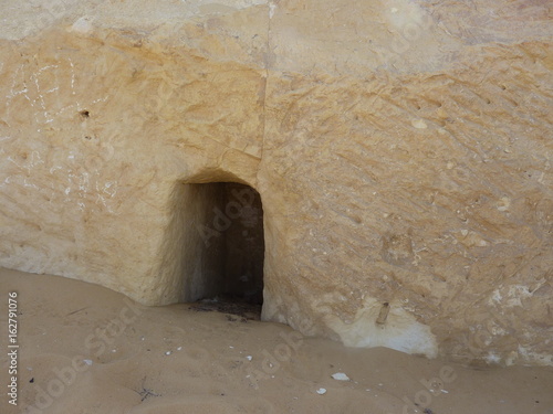 サハラ砂漠の洞窟