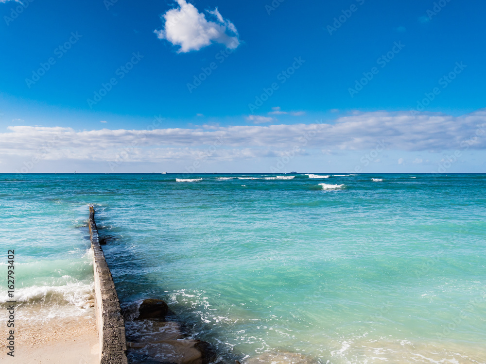 Fototapeta premium ハワイ ホノルル ワイキキビーチ