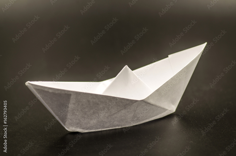 Obraz premium white paper ship