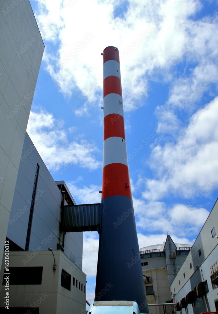 Obraz premium Chimney of the garbage treatment plant
