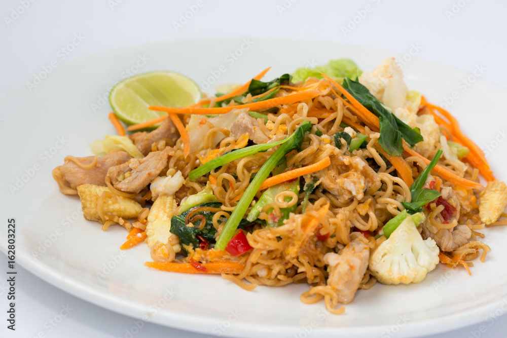 Fried Thai Mama Instant Noodles 3