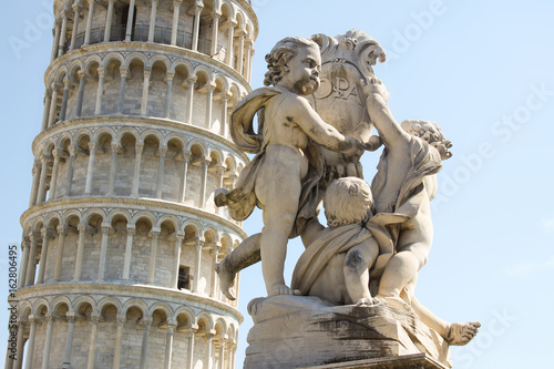 Pisa Fontana dei Putti 02