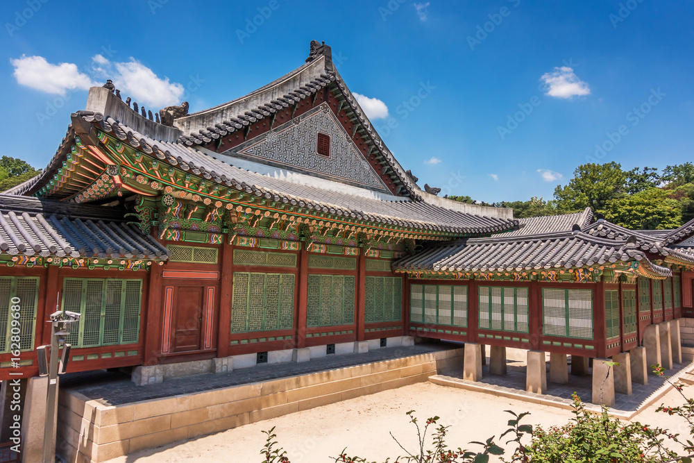 Naklejka premium Changdeokgung Palace in Seoul, South Korea.
