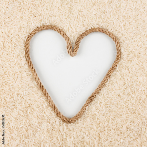 Rice grains and a rope in the shape of a heart with a place for designers.