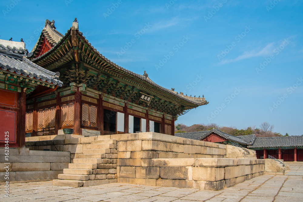 It is the Myeongjeongjeon of Changgyeonggung Palace, the palace where kings of Korea saw their work. South Korea, Seoul. ( Sign board text is 