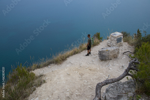 Escursionista al punto panoramico, Passo del Lupo, Parco Naturale del Conero photo