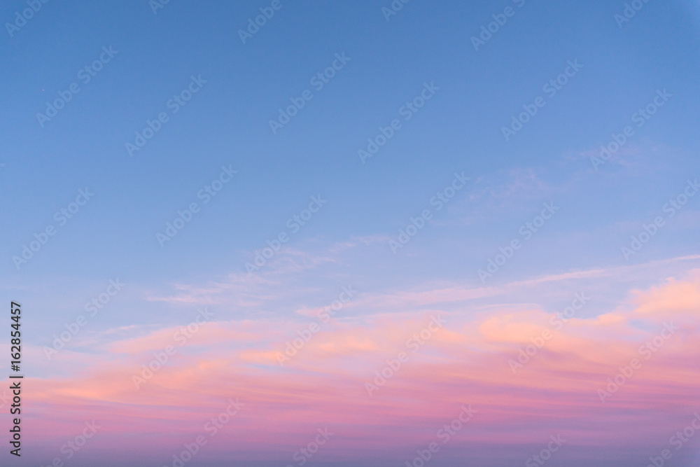 Naklejka premium Panorama nieba o zachodzie słońca.