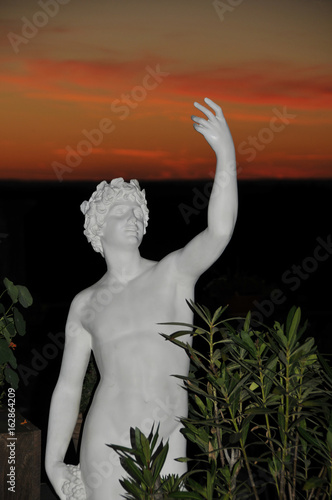 Fotografía Adonis vor dem Sonnenuntergang