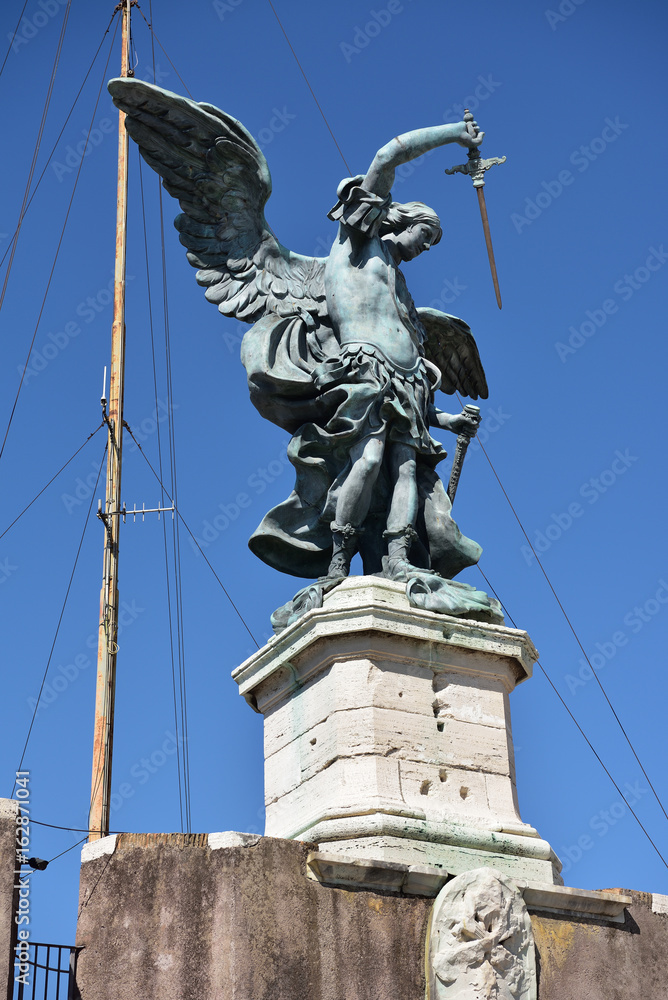 Statue des Erzengel Michael auf der Engelsburg | Rom