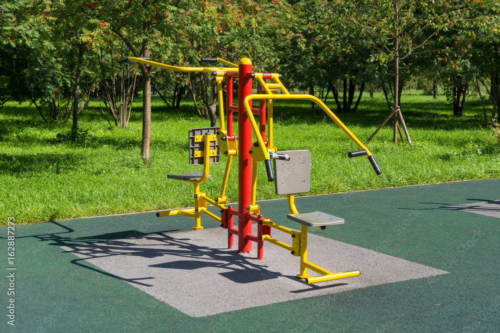 Fototapeta premium Street rowing machine in the park for outdoor workouts