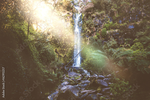 Wasserfall in Australien im Sonnenlicht © Nick Langer