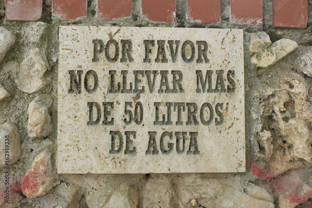 Por favor no llevar mas de 50 litros de agua Por favor no llevar mas de 50 litros de agua