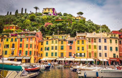 Fototapeta Naklejka Na Ścianę i Meble -  Beautiful bay with colorful houses in Portofino,  Liguria, Italy