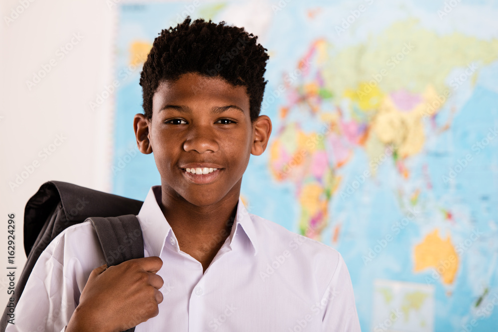 Plakát African boy in his school uniform and backpack – Obraz na Zeď ...