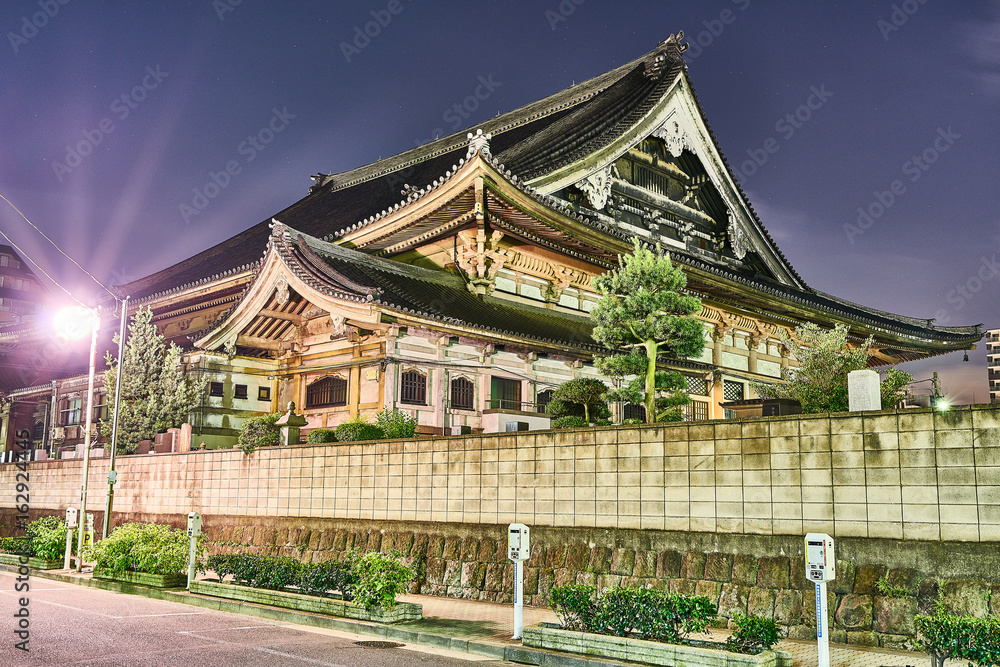 Fototapeta premium 東京の東本願寺