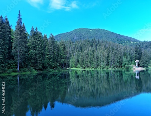 Fototapeta Naklejka Na Ścianę i Meble -  Panorama of a mountain lake, Ukraine, Carpathians