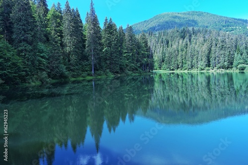 Fototapeta Naklejka Na Ścianę i Meble -  Panorama of a mountain lake, Ukraine, Carpathians
