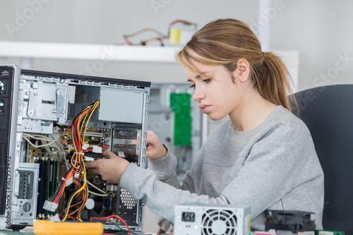 Wallpaper Mural tech tests electronic equipment in service centre Torontodigital.ca