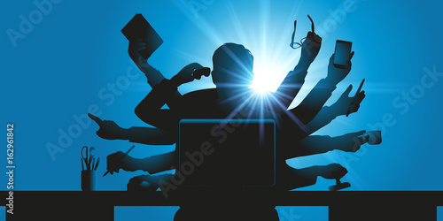 Concept de l’homme d’affaires surbooké, avec un personnage hyperactif à plusieurs bras, qui tient plusieurs objets de bureau pour symboliser le surmenage. photo