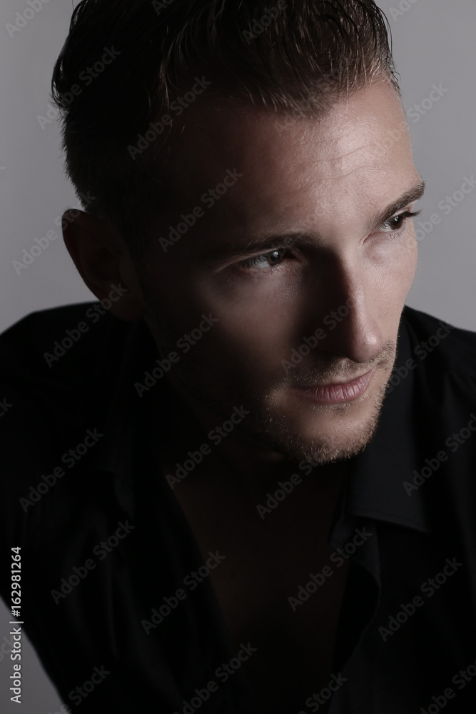 Portrait d' un bel homme 