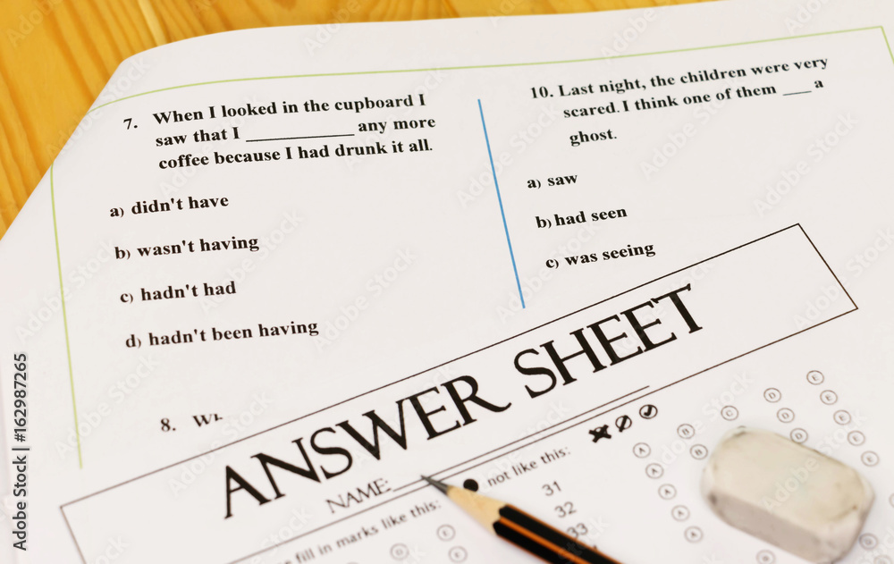 Obraz premium English grammar test sheet