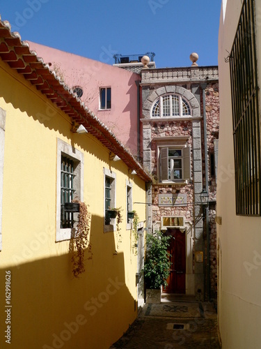 Lissabon  Gasse im Stadtteil Alfama