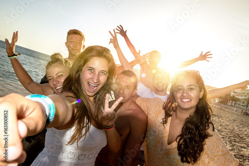 Friends in Summer taking a selfie