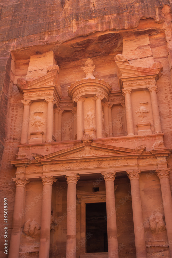 Frontal view of the treasury from the end of the Siq