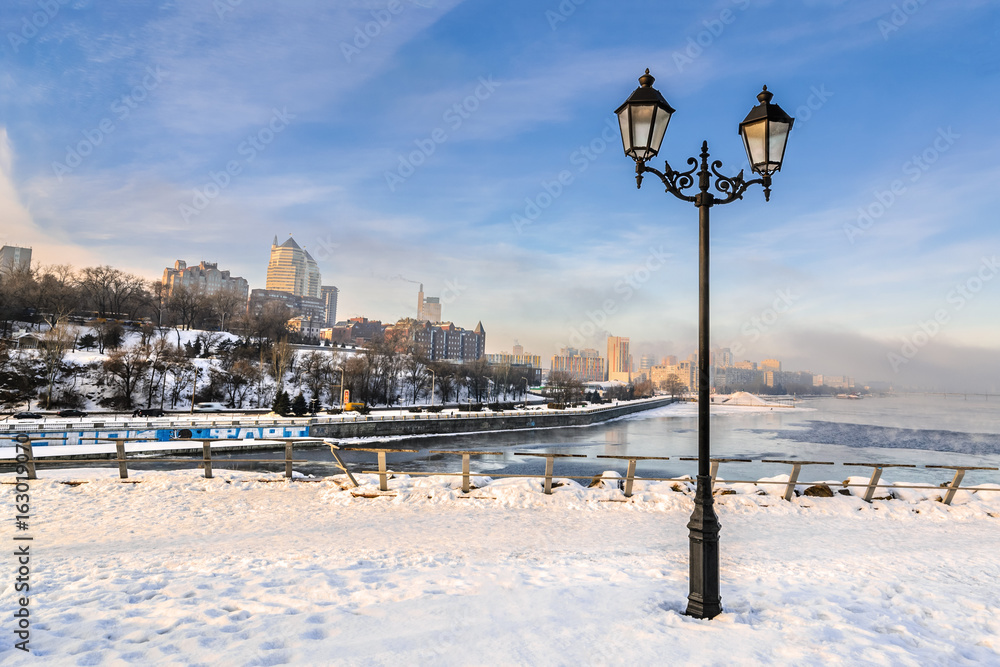 Fototapeta premium Beautiful view of Lantern at the city at sunrise of early foggy sunny morning I