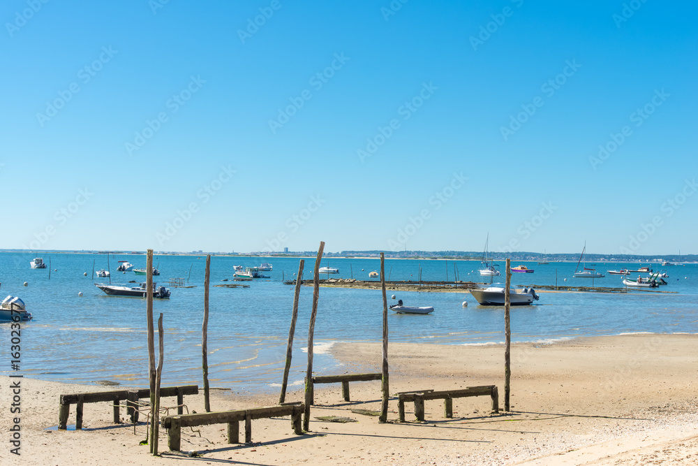 BASSIN D'ARCACHON (France), vue sur la dune du Pilat BASSIN D'ARCACHON (France), vue sur la dune du Pilat
