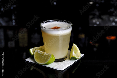 cocktail pisco sour isolated